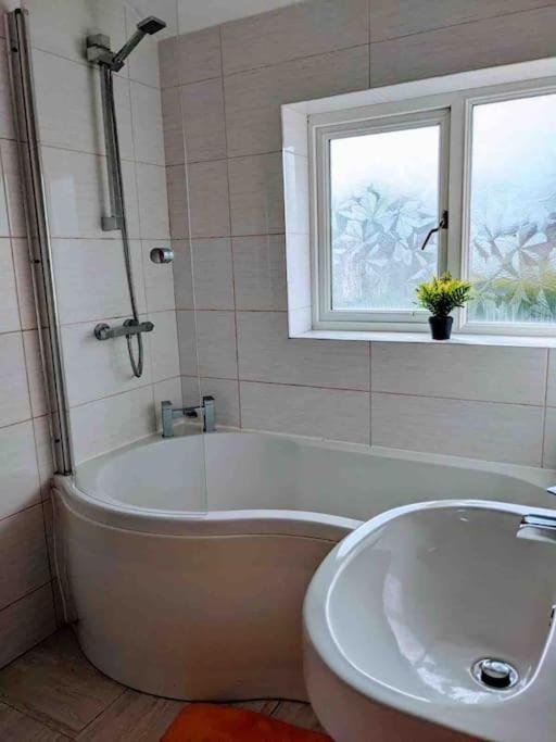 Hidden Gem !Stunning 3 Bedroom Home In Sheffield Handsworth Ngoại thất bức ảnh